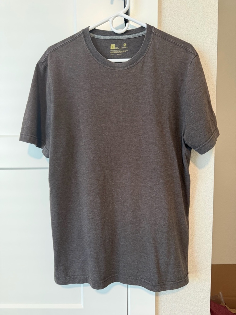 Xersion Men's Short Sleeve Crew T-Shirt in brown  size large